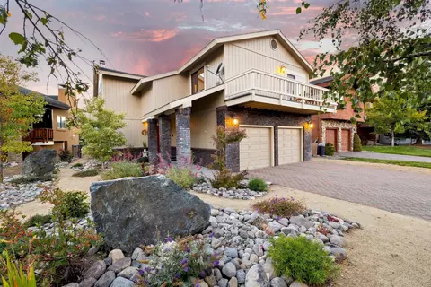 2030 Aloha Dr, South Lake Tahoe, CA 96150