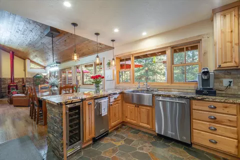 10620 Palisades Dr, Truckee, CA 96161