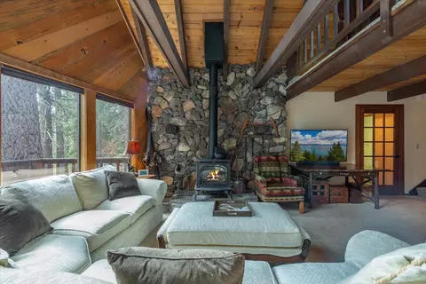 11739 Saint Bernard Dr, Truckee, CA 96161