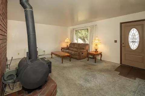 201 Taylor Ave, Loyalton, CA 96118 photo 4