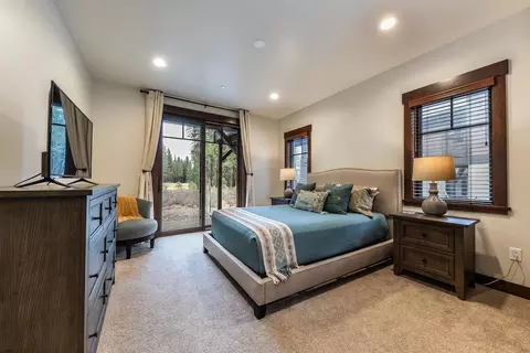 10235 Annies Loop, Truckee, CA 96161 photo 16
