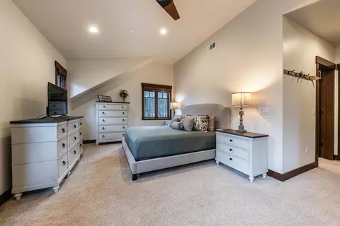 10235 Annies Loop, Truckee, CA 96161 photo 19