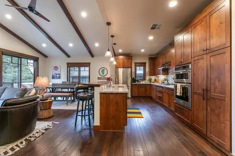 10235 Annies Loop, Truckee, CA 96161 photo 3
