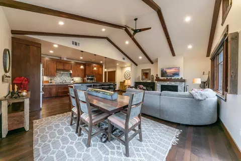 10235 Annies Loop, Truckee, CA 96161 photo 7