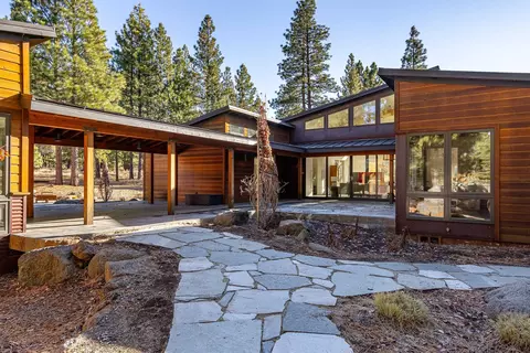 11906 Stallion Way, Truckee, CA 96161
