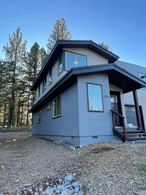 9554 Parker Ln, Truckee, CA 96161