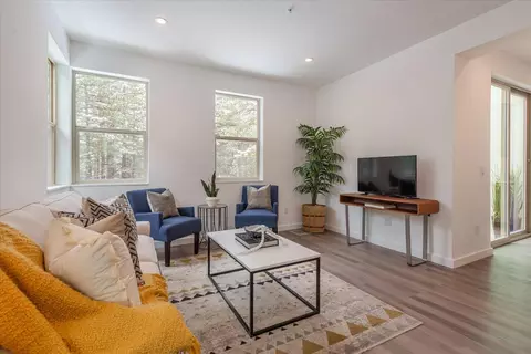 9746 Ellington Dr, Truckee, CA 96161