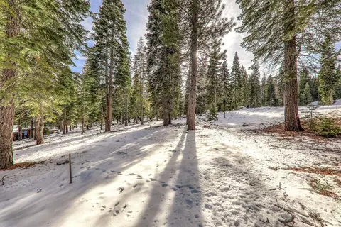 9184 Tarn Cir, Truckee, CA 96161 photo 4