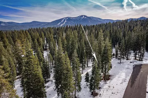 9184 Tarn Cir, Truckee, CA 96161 photo 2
