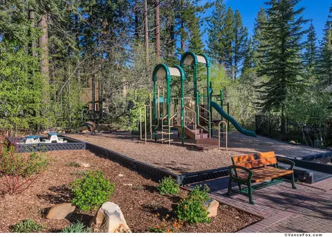 2225 Silver Fox Ct, Truckee, CA 96161 photo 13