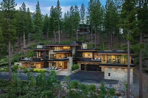 9525 Wawona Ct, Truckee, CA 96161