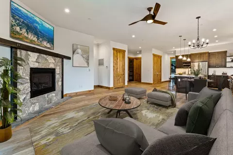 11643 Mcclintock Loop # 2, Truckee, CA 96161