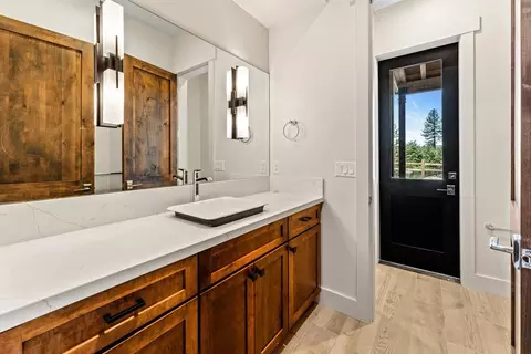 11668 Mcclintock Loop, Truckee, CA 96161 photo 17