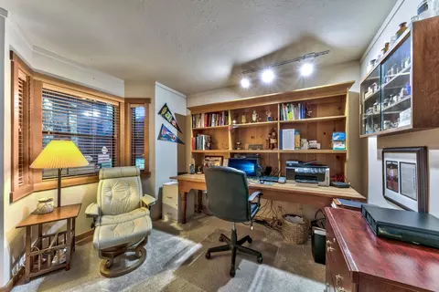 10070 Gregory Pl, Truckee, CA 96161 photo 16