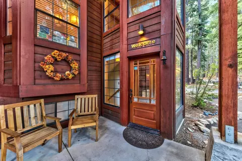 10070 Gregory Pl, Truckee, CA 96161 photo 2