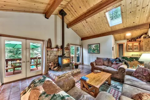 10070 Gregory Pl, Truckee, CA 96161 photo 9