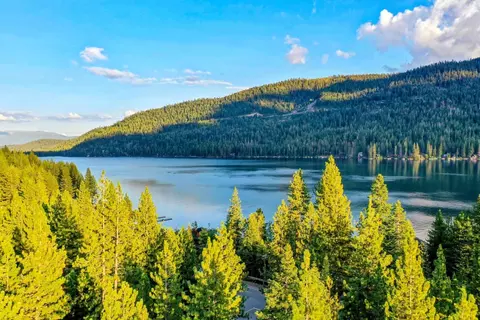 10070 Gregory Pl, Truckee, CA 96161 photo 3