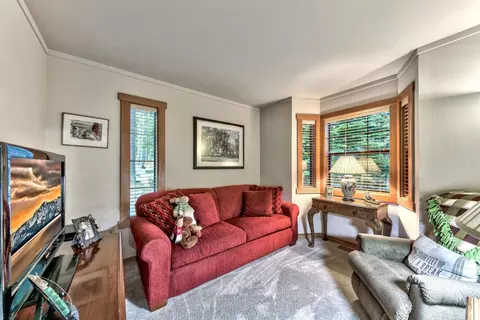 10070 Gregory Pl, Truckee, CA 96161 photo 15