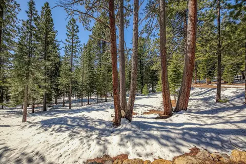 11961 Saddleback Dr, Truckee, CA 96161 photo 4