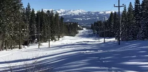 13823 Copenhagen Dr, Truckee, CA 96161