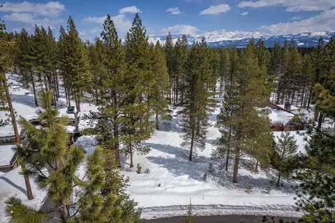 11801 Bottcher Loop, Truckee, CA 96161 photo 3