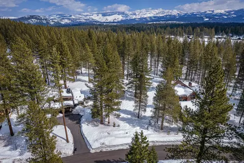 11801 Bottcher Loop, Truckee, CA 96161 photo 2
