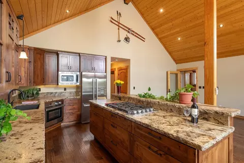 12628 Pinnacle Loop, Truckee, CA 96161 photo 9