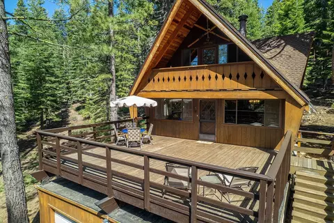 11820 Saint Bernard Dr, Truckee, CA 96161