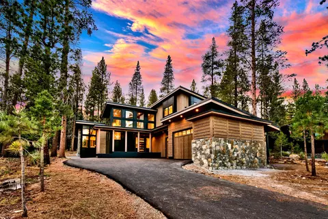 11620 Ghirard Rd, Truckee, CA 96161