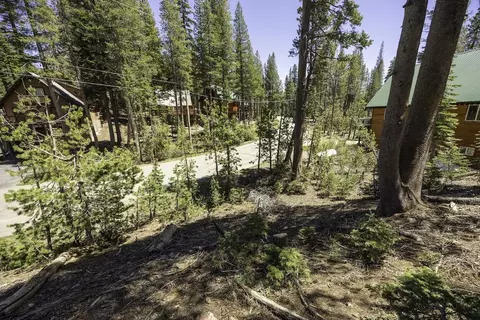 7217 Palisade Rd, Soda Springs, CA 95728