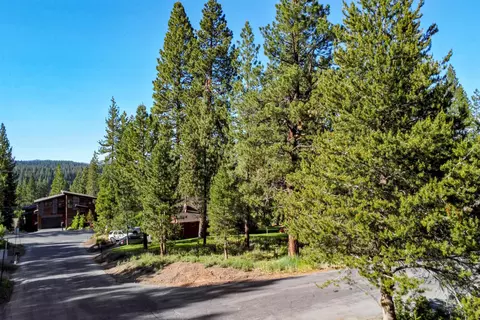 11100 Torrey Pine Rd, Truckee, CA 96161 photo 2