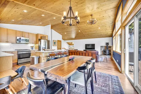 12440 Rainbow Dr, Truckee, CA 96161 photo 6