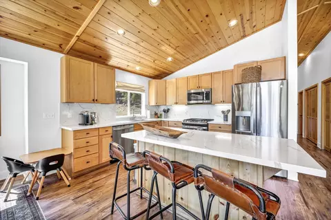 12440 Rainbow Dr, Truckee, CA 96161 photo 5