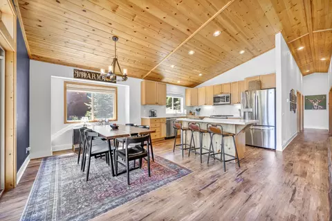 12440 Rainbow Dr, Truckee, CA 96161 photo 3