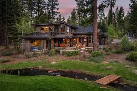 8665 Huntington Ct, Truckee, CA 96161