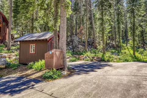 15801 Conifer Dr, Truckee, CA 96161