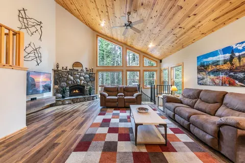 14414 Copenhagen Dr, Truckee, CA 96161