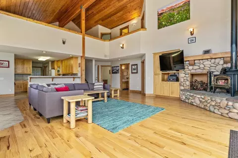 13098 Pinnacle Loop, Truckee, CA 96161 photo 2