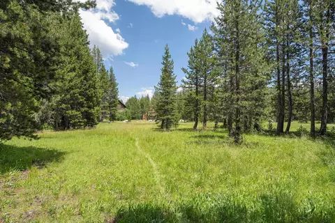 6154 Serene Rd, Soda Springs, CA 95728
