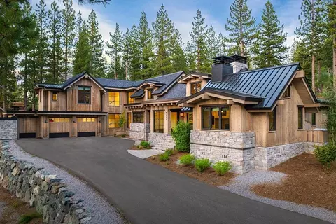 8112 Villandry Dr, Truckee, CA 96161
