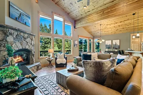 12451 Falcon Point Pl, Truckee, CA 96161