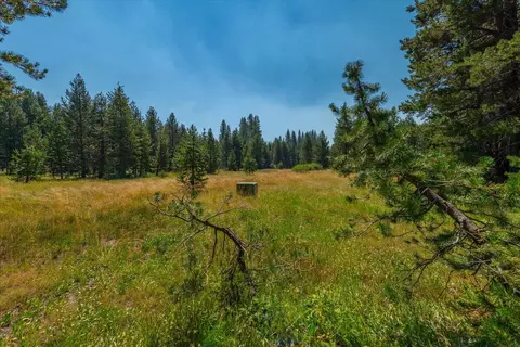 6164 6174 Serene Rd, Soda Springs, CA 95728