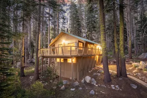 21702 T-bar Ct, Soda Springs, CA 95728