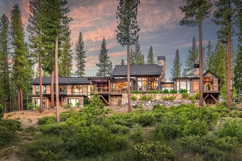 10286 Hermitage Ct, Truckee, CA 96161