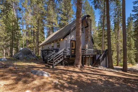 50982 Conifer Dr, Soda Springs, CA 95728