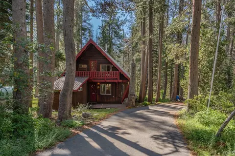 50881 Conifer Dr, Soda Springs, CA 95728