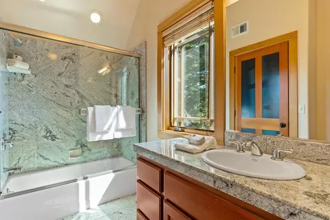 2104 Eagle Feather, Truckee, CA 96161 photo 20