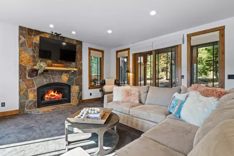 2104 Eagle Feather, Truckee, CA 96161 photo 10