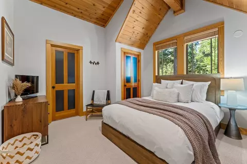 2104 Eagle Feather, Truckee, CA 96161 photo 21