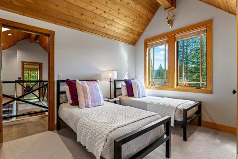 2104 Eagle Feather, Truckee, CA 96161 photo 23